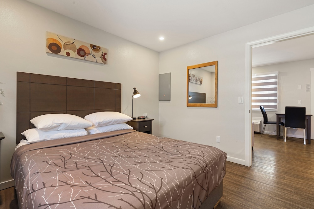 1 BEDROOM, SUITE, KITCHENETTE