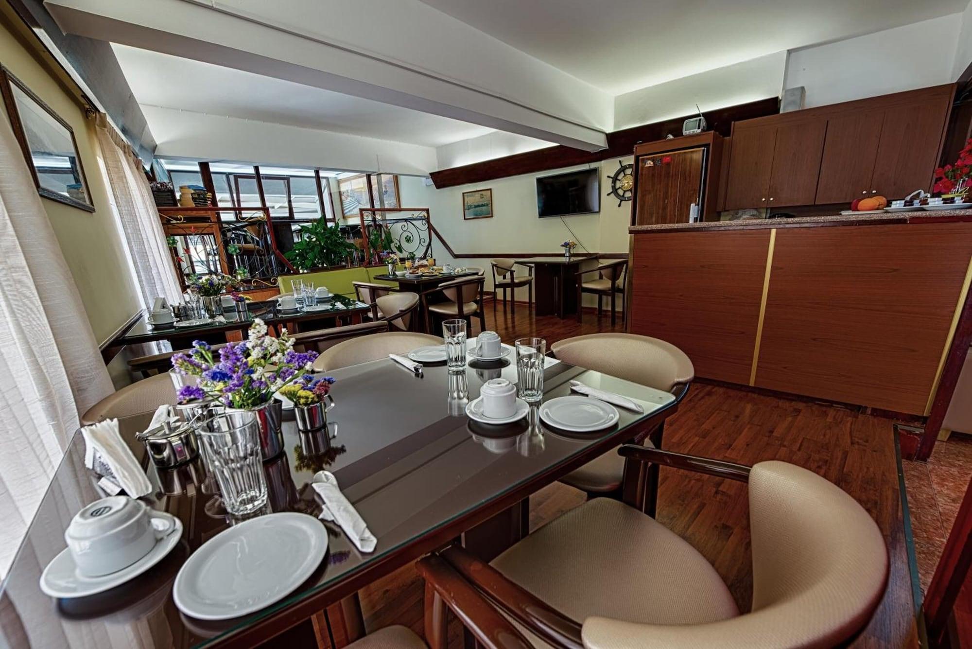 Lucia Hotel 27/47