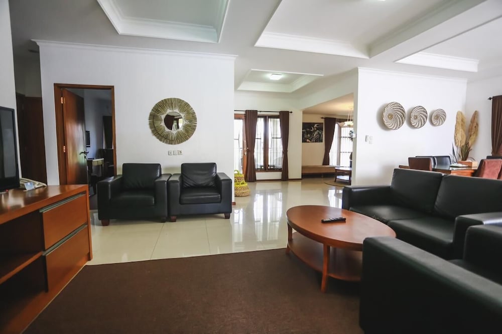 KULDESAK VILLAS BANDUNG 45/74