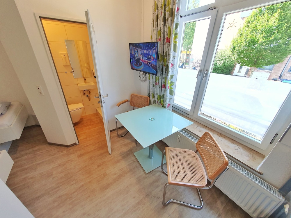 B & L Hostel 29/50
