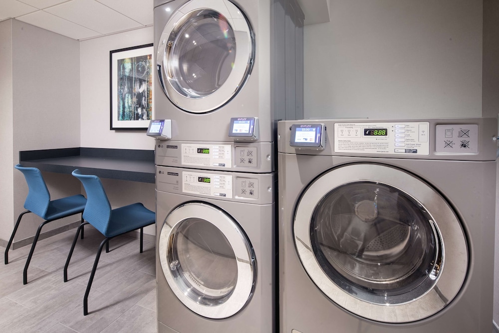 Hampton Inn Boston Seaport District 19/64