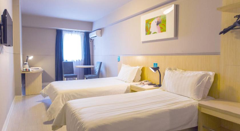 Standard, Queen Bed