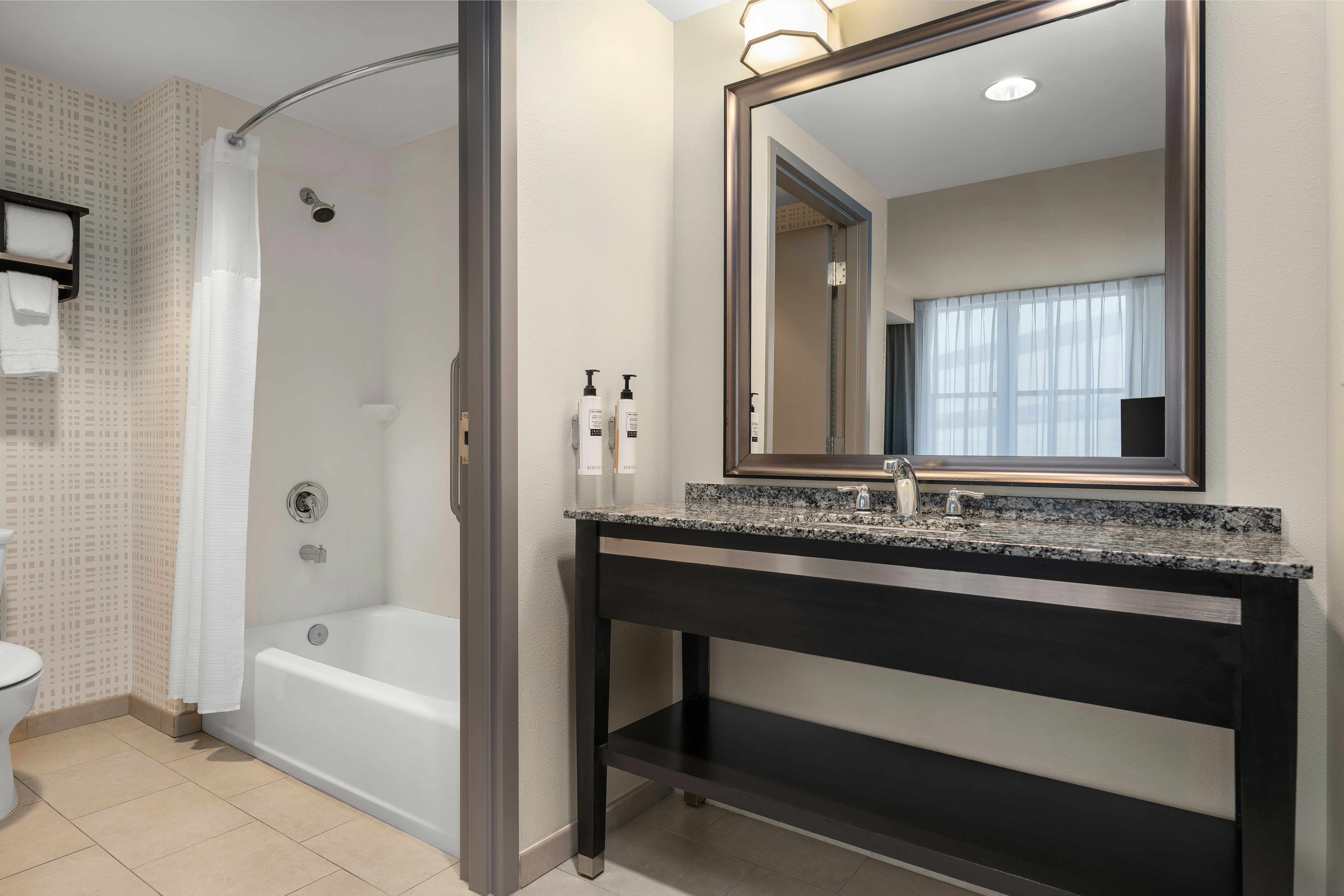 استوديو بسرير كينج لذوي الإعاقة، Hampton Inn Suites Cincinnati Downtown 7/7
