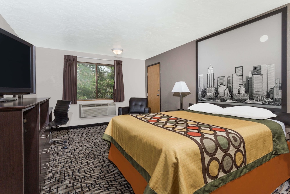 Standard, Queen Bed