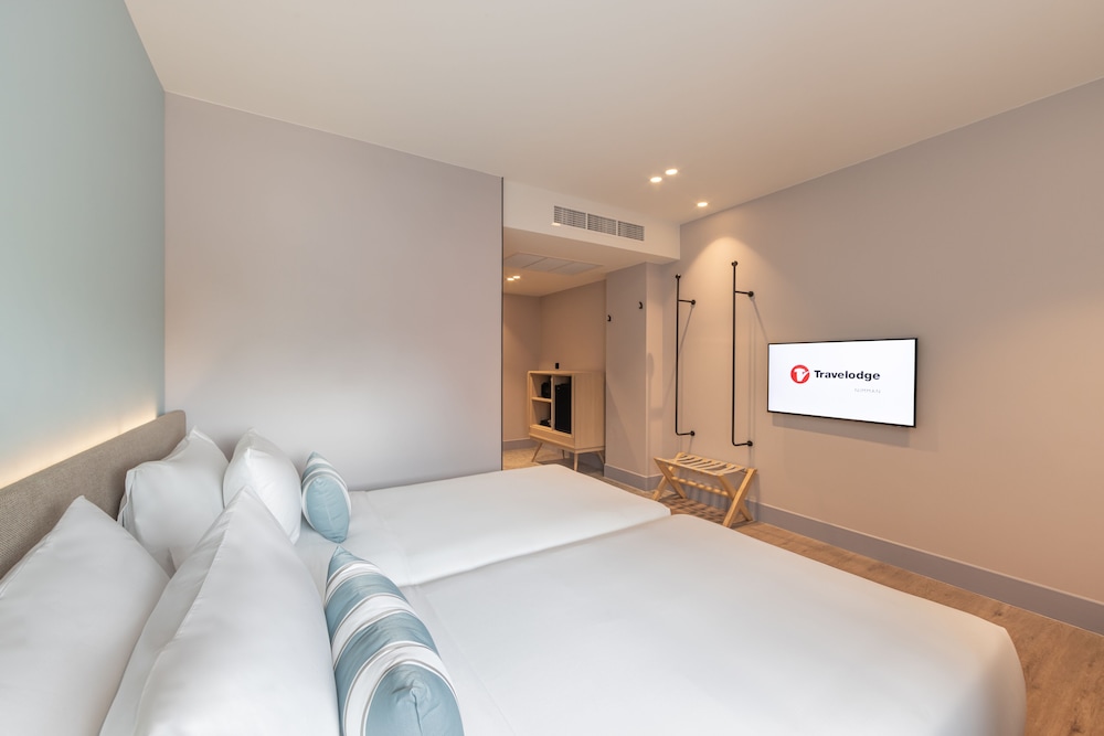 Plus, Standard, Twin Beds