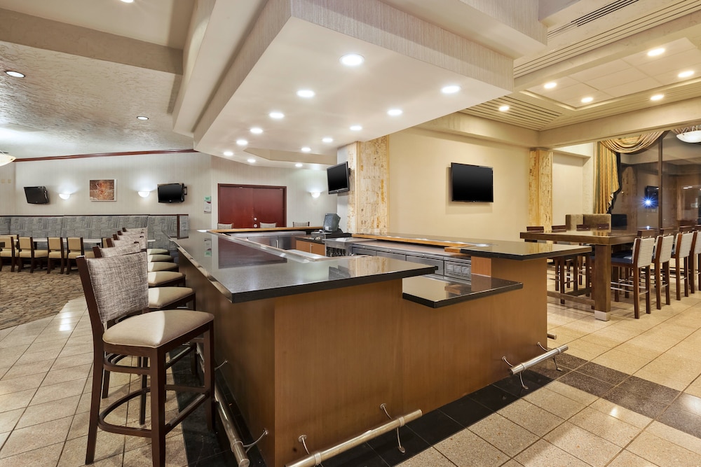 Crowne Plaza Columbus North-Worthington 40/56