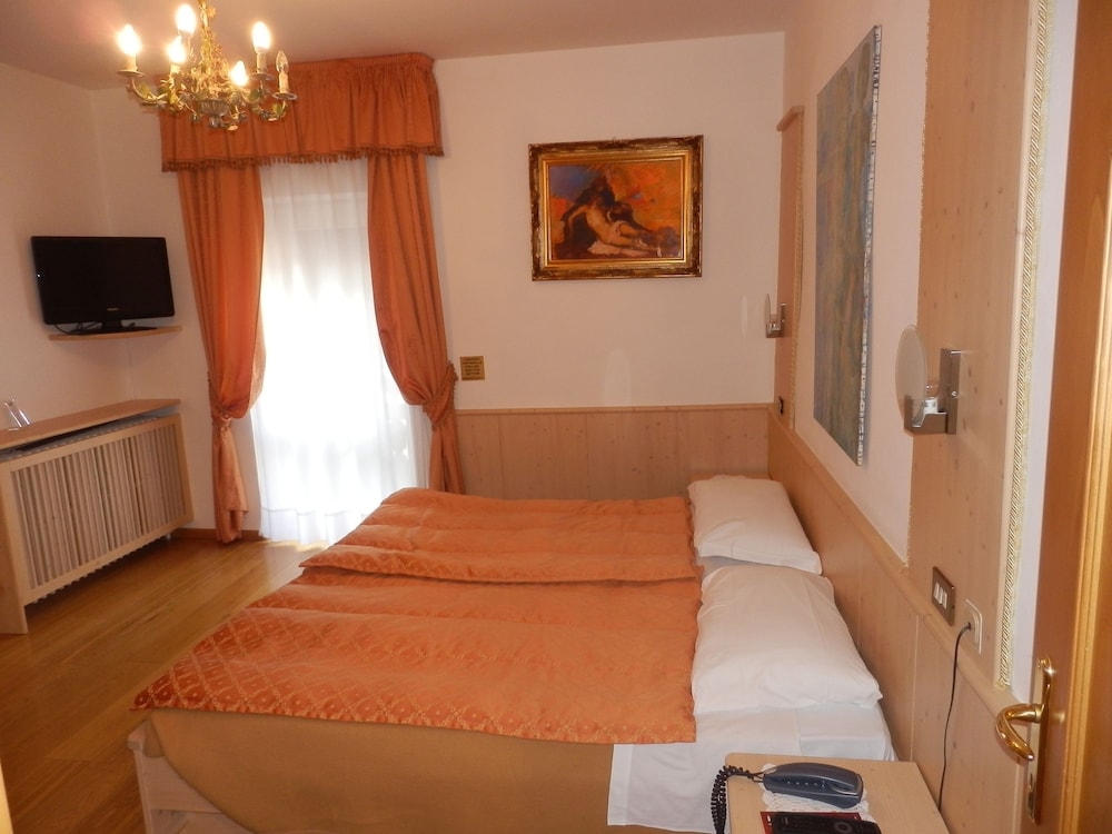Montana Hotel 21/69