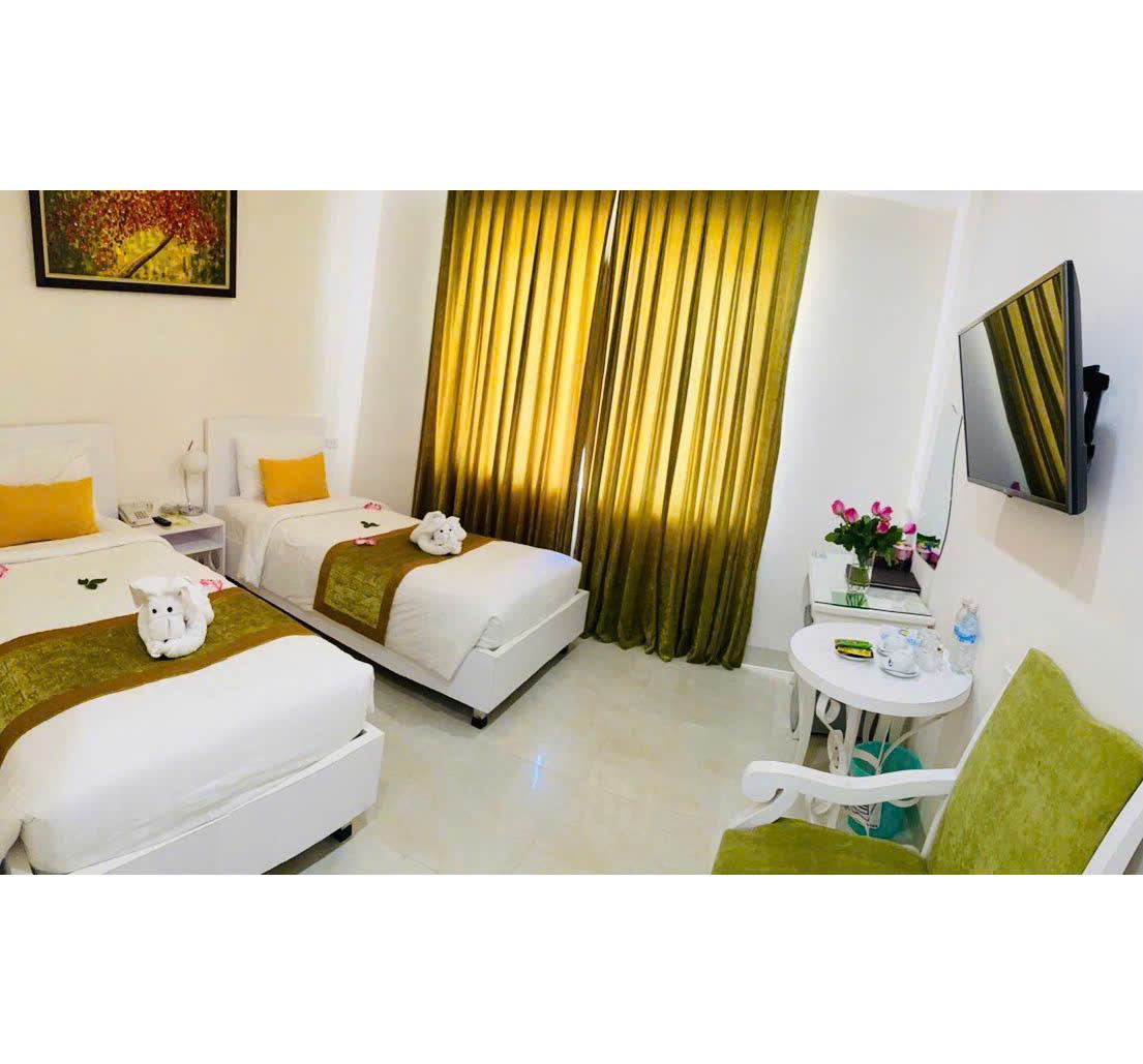 DELUXE, TWIN BEDS