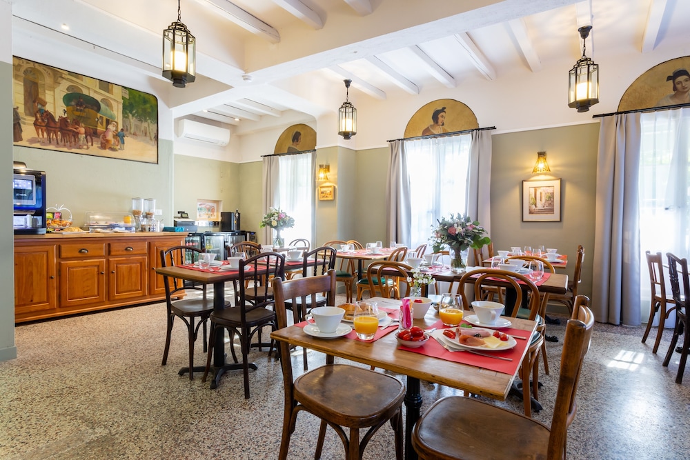 Hotel Le Relais de Poste 56/65
