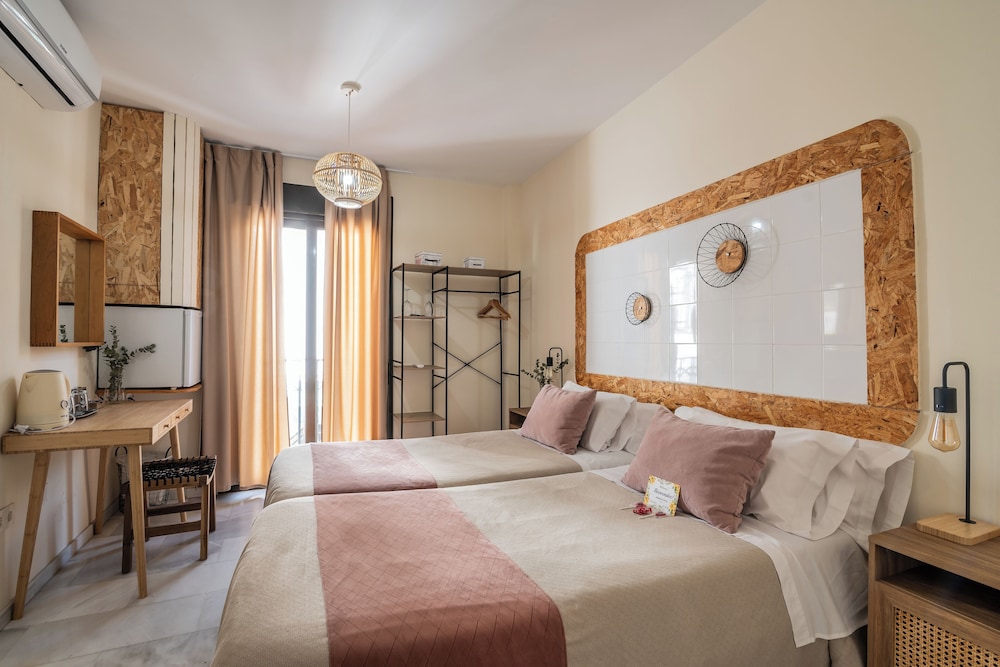 TOWER, STANDARD, TWIN BEDS, BALCONY