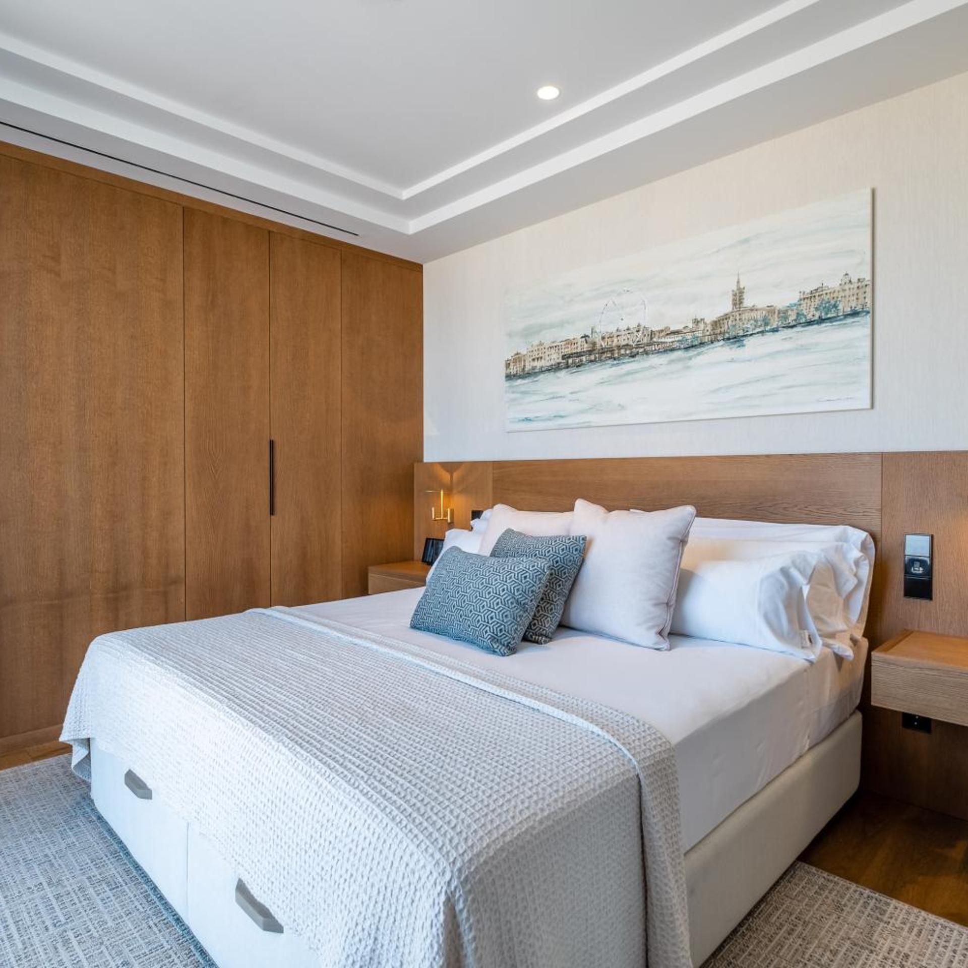 Room, Triple, King Bed