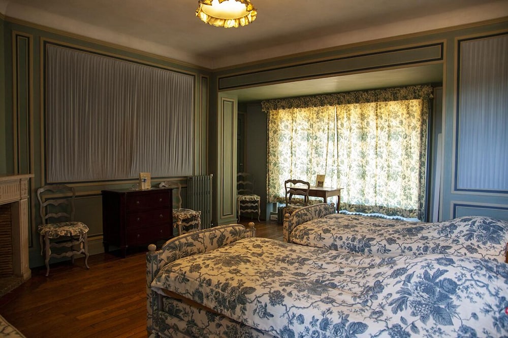 Manoir De Beaumarchais 12/34