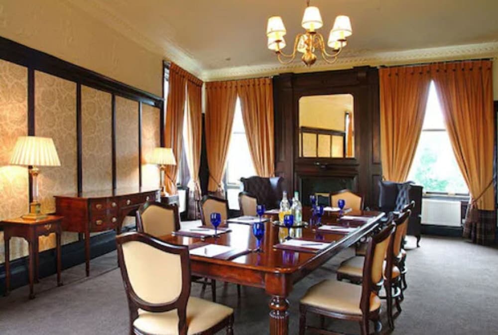 Parliament House Hotel 59/65