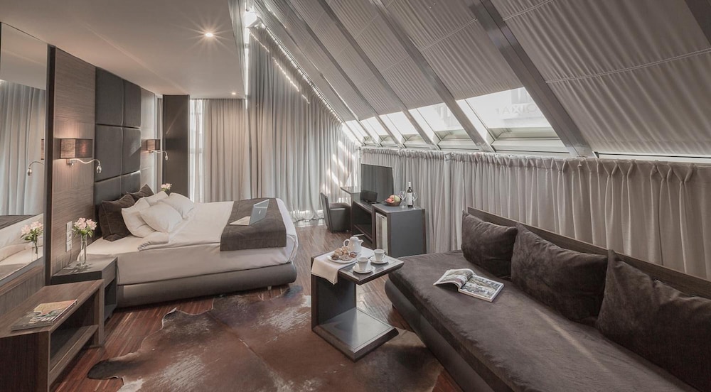 Diamond Suites 47/64