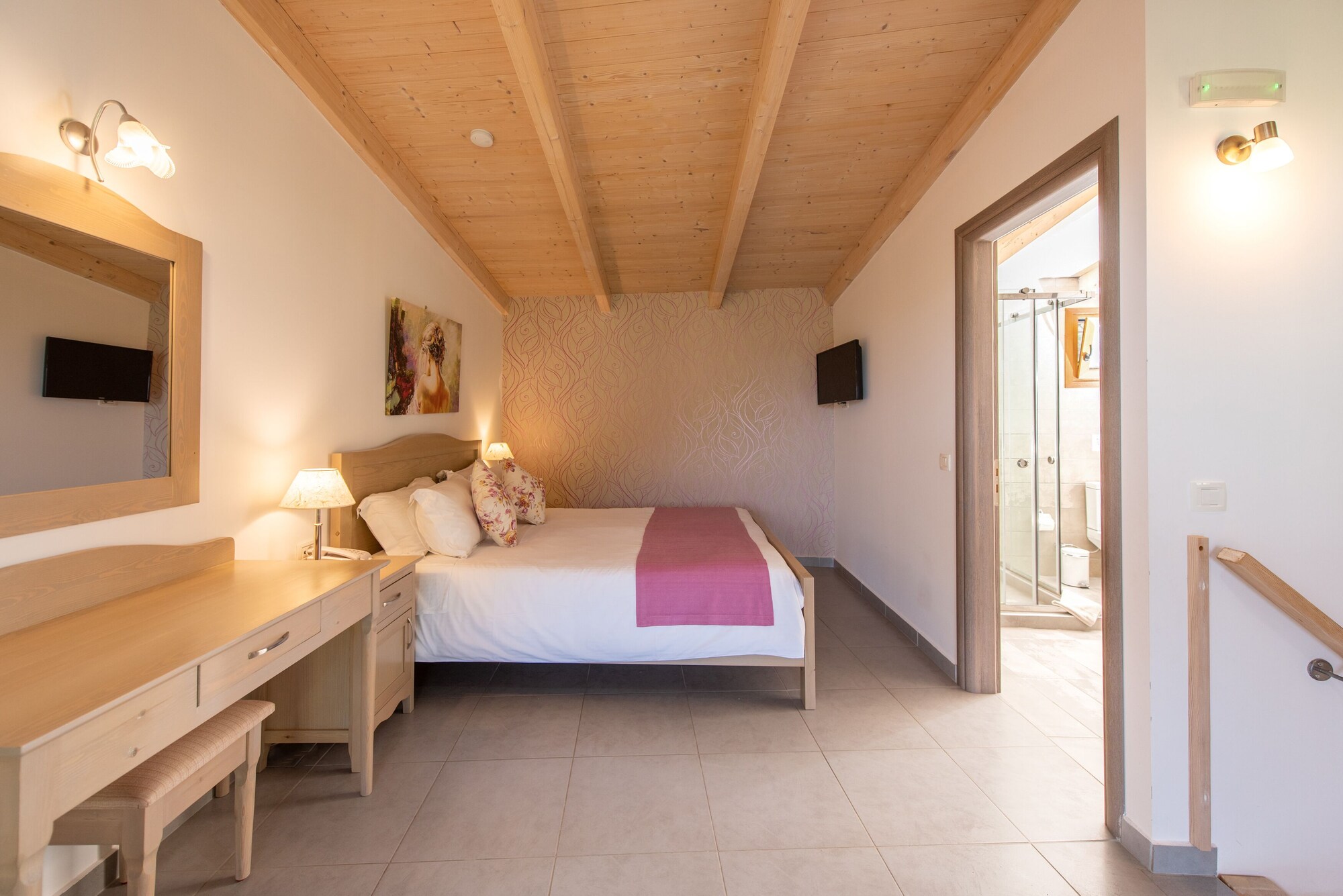 FAMILY SUITE, DELUXE