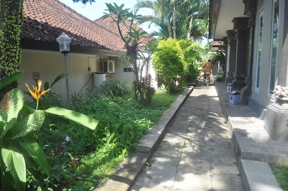Dewi Sinta Hotel and Restaurant by ABM 24/32
