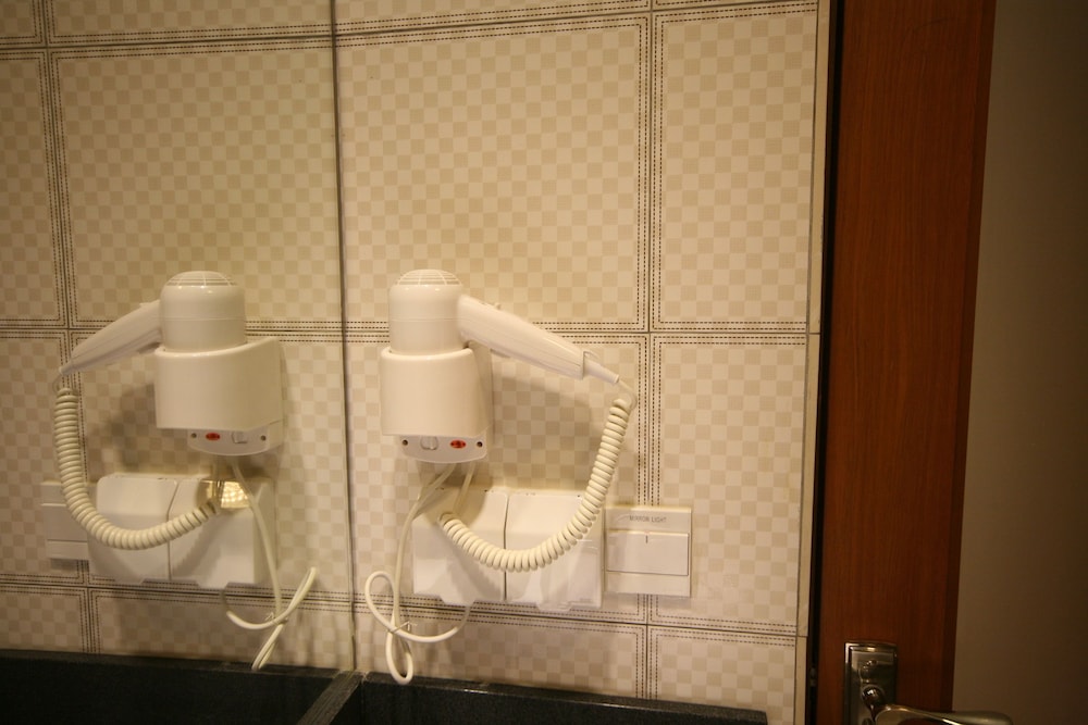 Cardogan Hotel 45/46