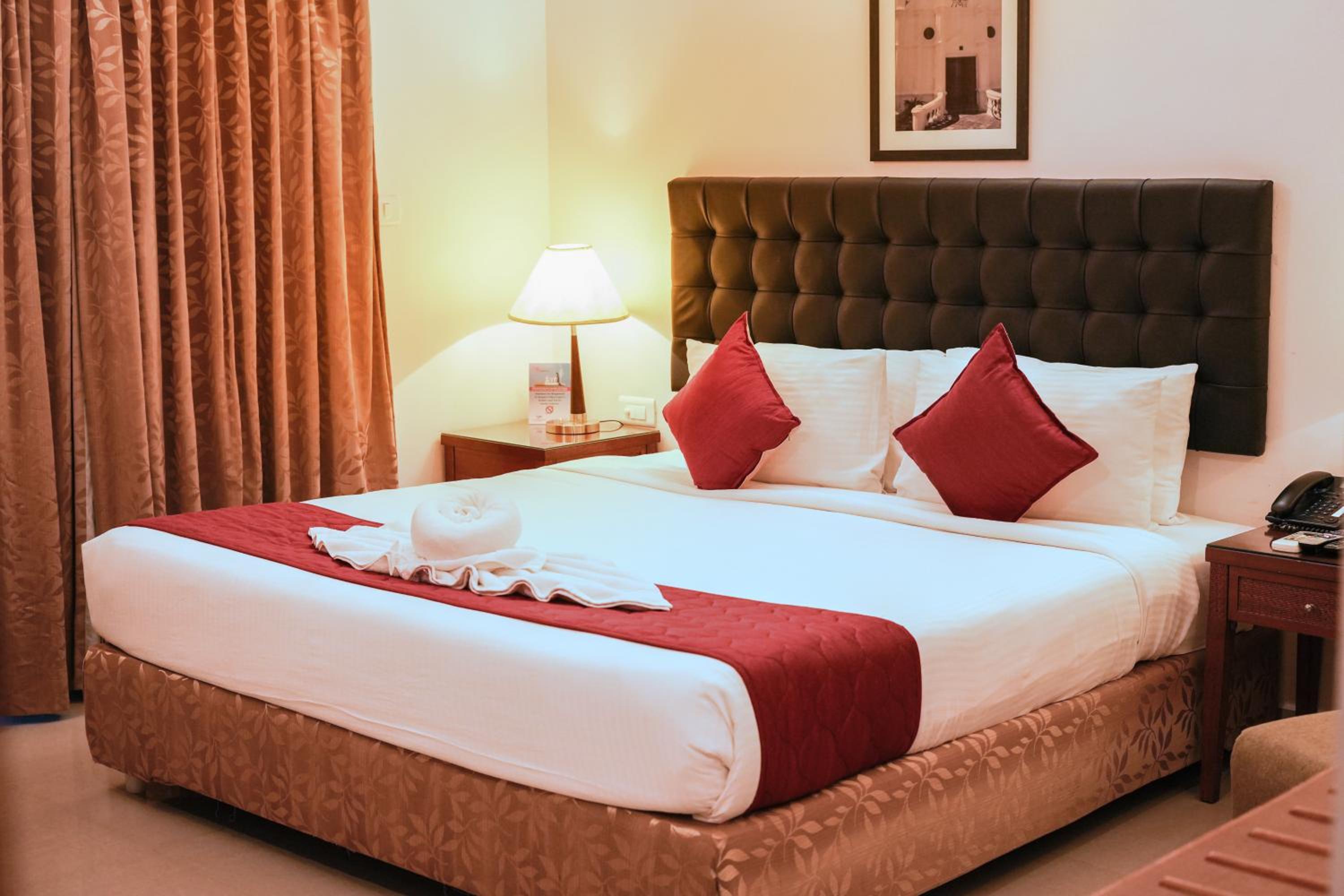 Grandeur Suite-Queen & Sofa Bed-Balcony & Pool View