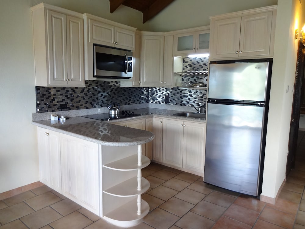 TIMOTHY BEACH RESORT 4/50