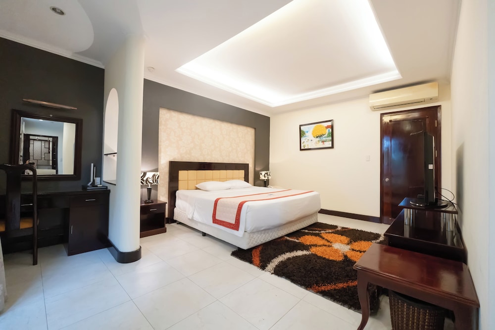 EXECUTIVE, SUITE