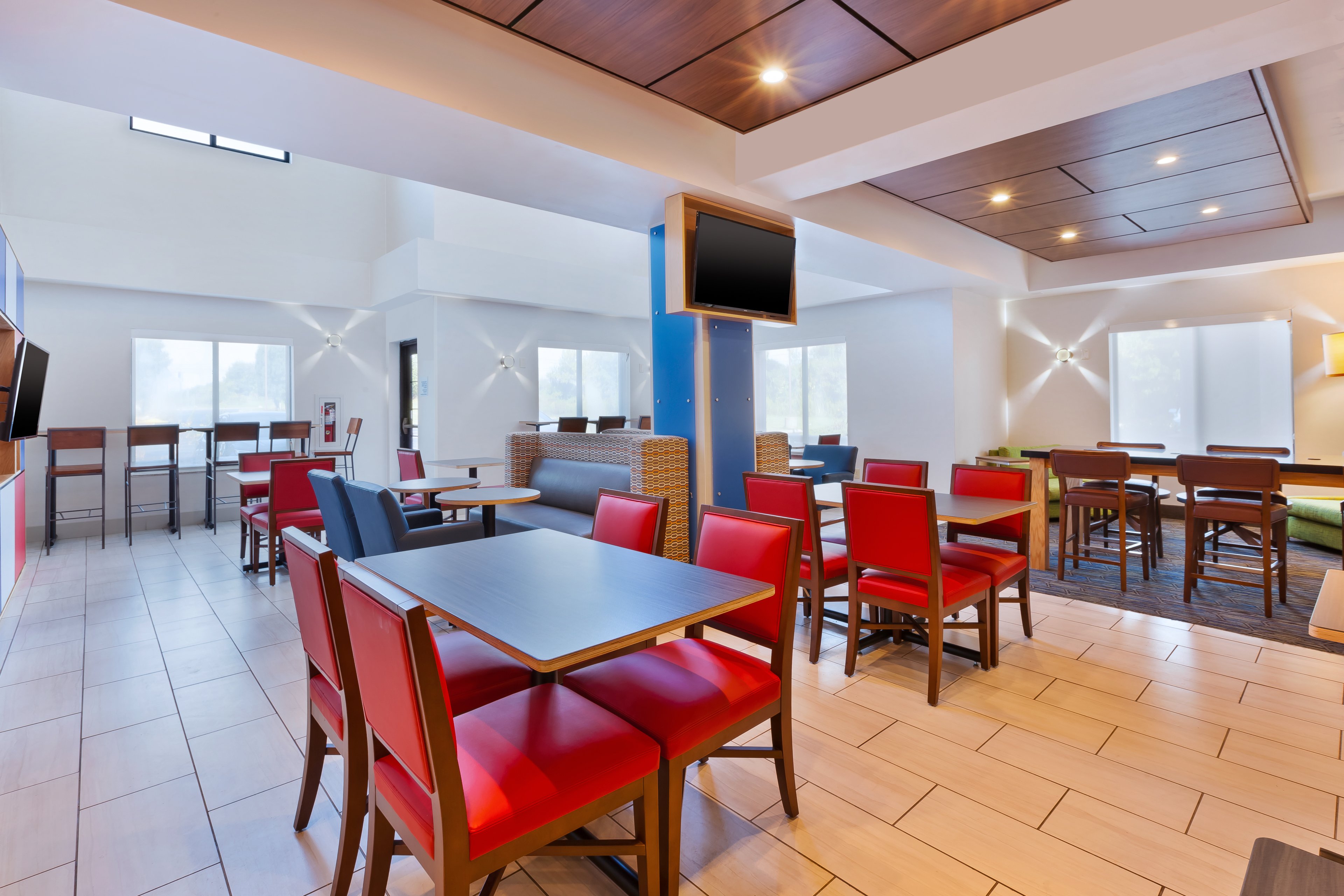 Holiday Inn Express Hotel & Suites Cleveland-Richfield 43/59