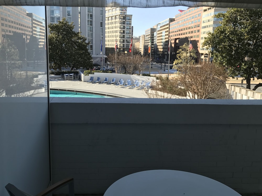 WASHINGTON PLAZA 64/71