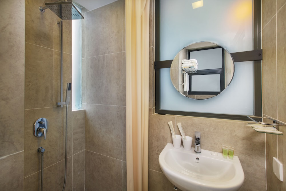 Hotel Twenty 8B 9/40