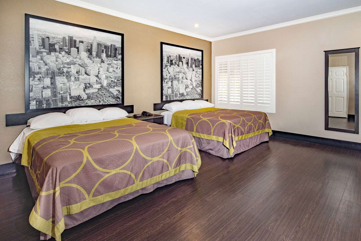 Super 8 By Wyndham North Hollywood 8/29