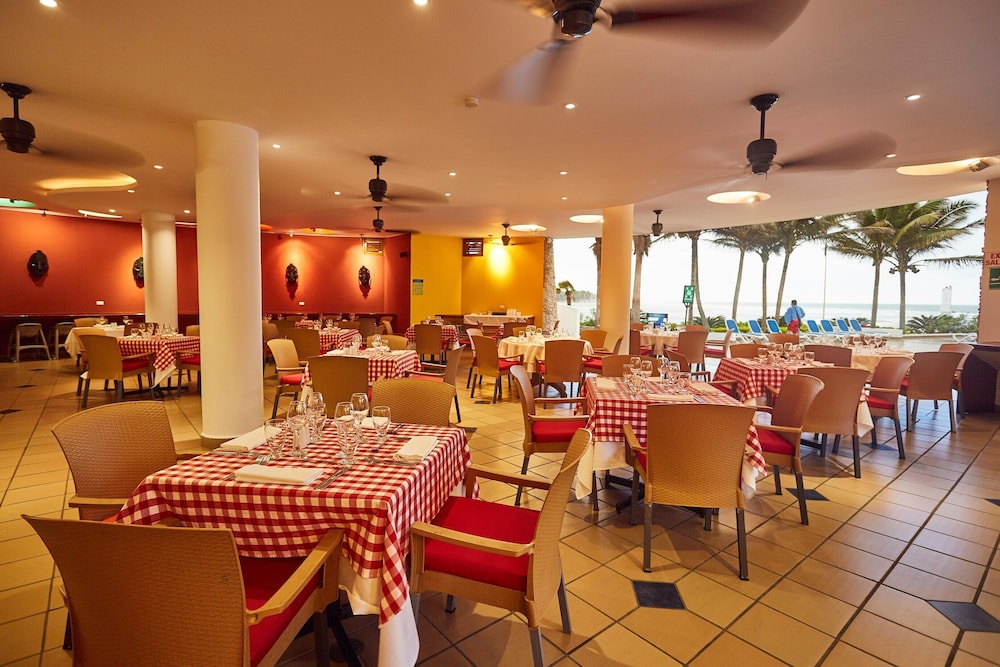 Royal Decameron Mompiche 28/48