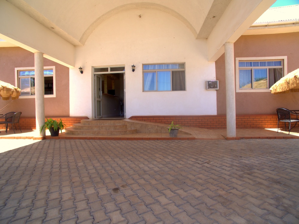 Executive Airport Hotel 41/50