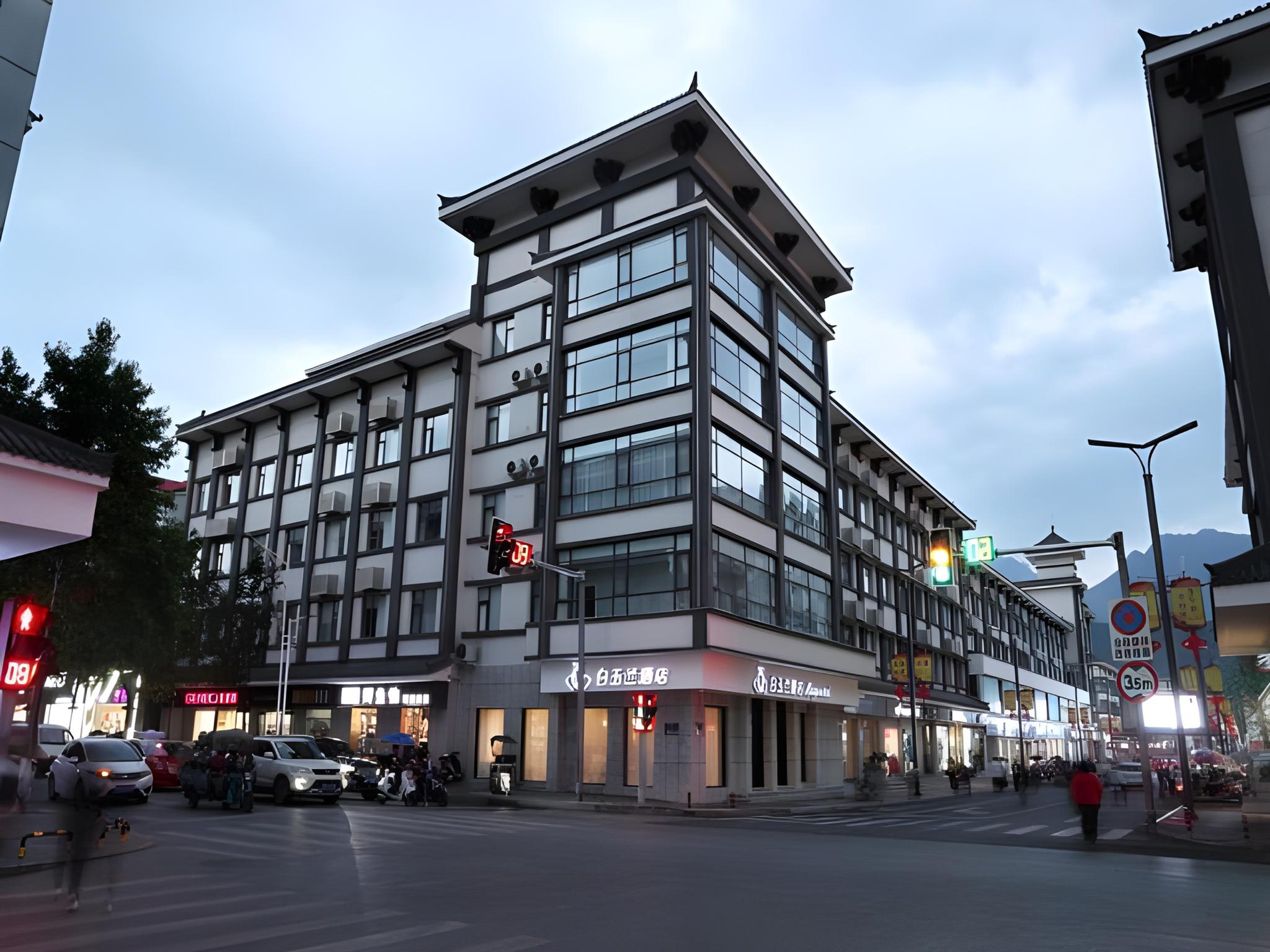 Magnotel (Luanchuan Changchun Road Cross Street) 8/33