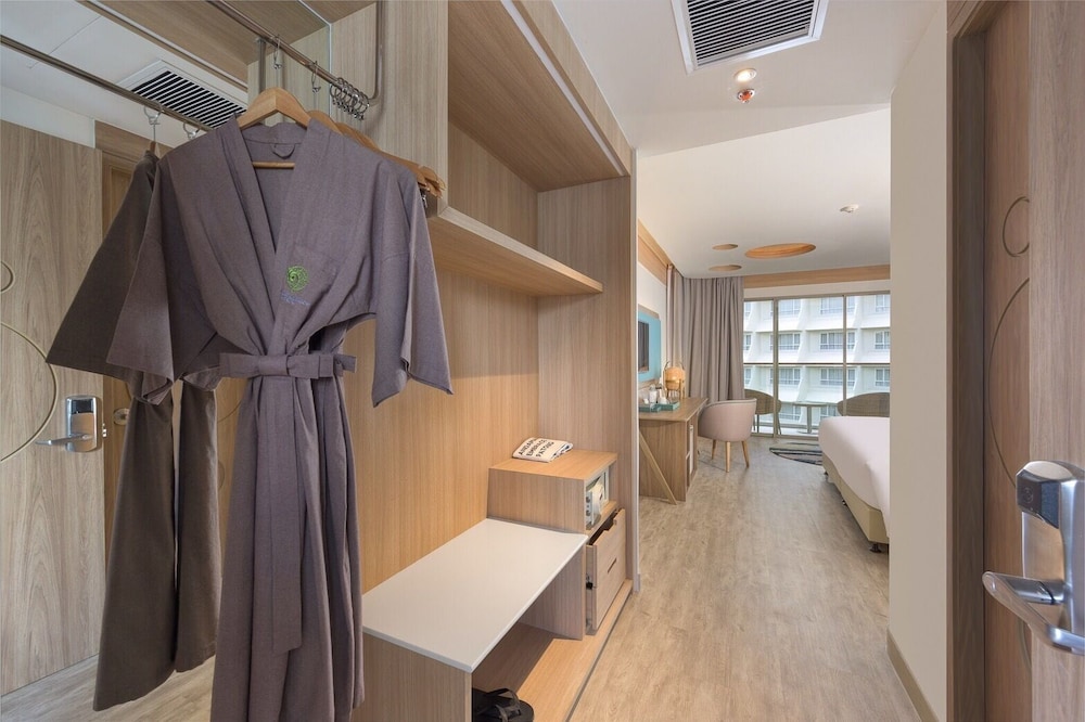 Andaman Embrace Patong 17/50