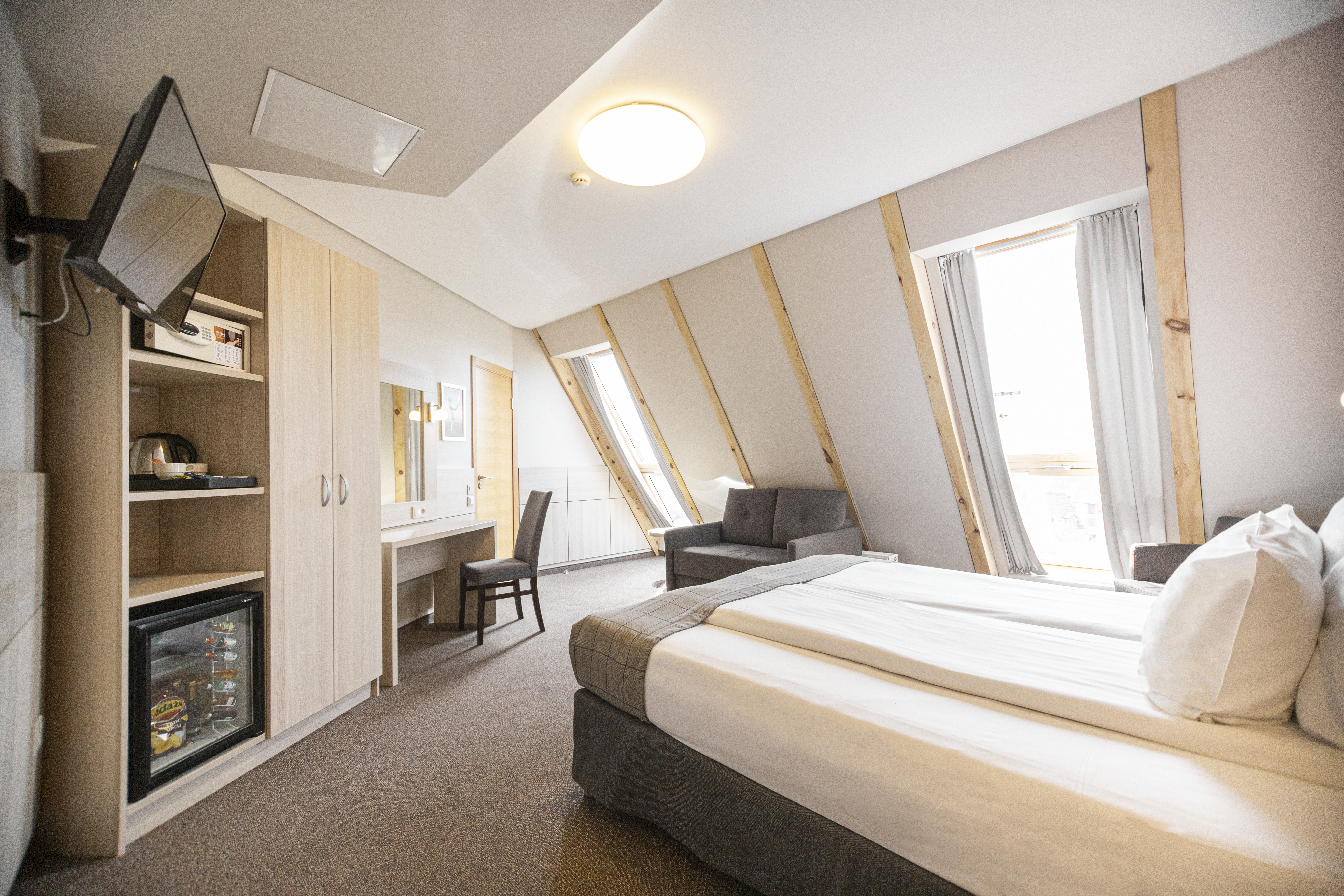 MANSARD ROOM No Spa Access