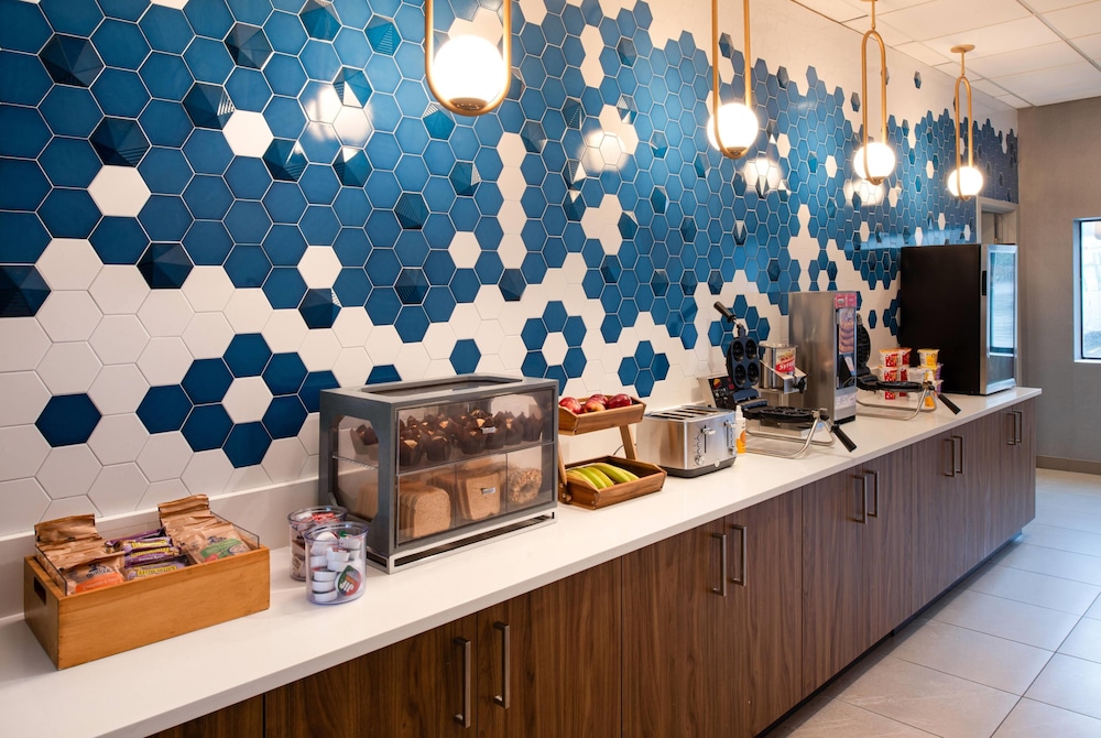 La Quinta Inn & Suites by Wyndham Seattle Sea-Tac Airport 6/48
