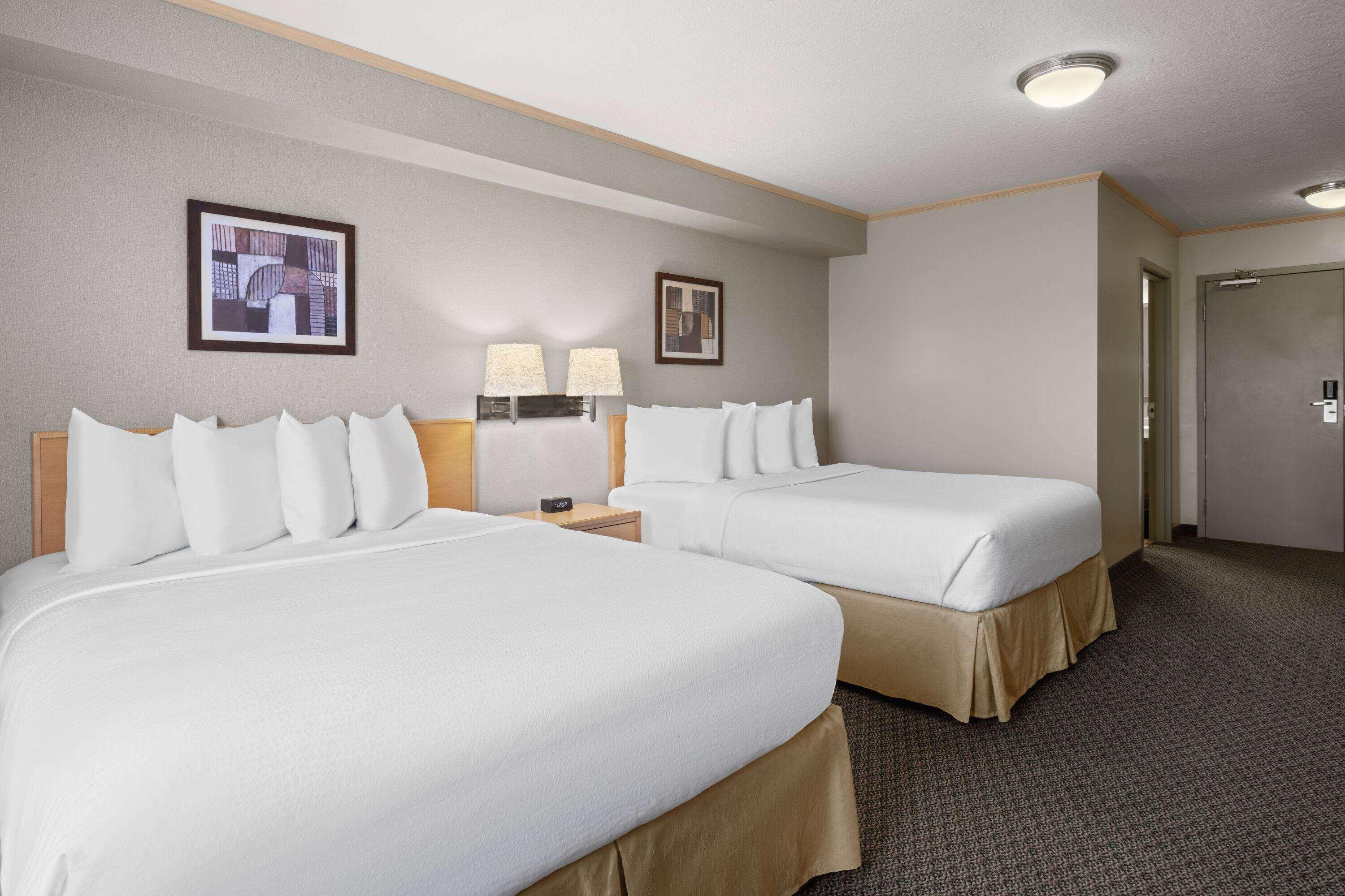 Room, Quadruple, Queen Bed