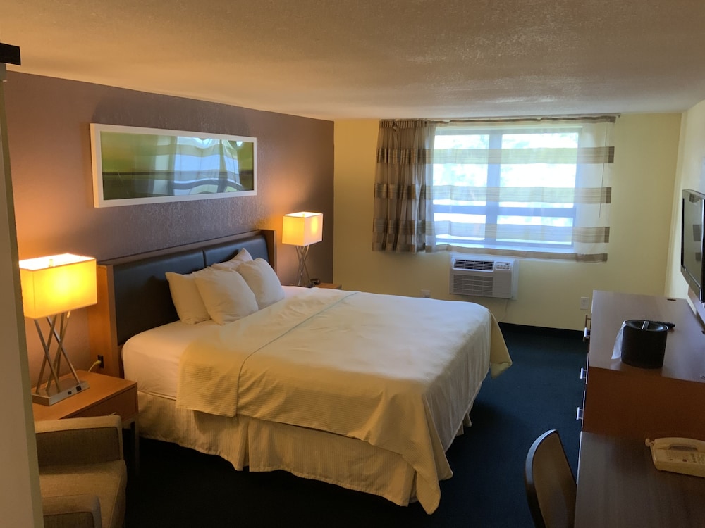 Lakeside Inn 30/73
