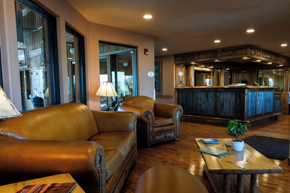 Pinedale Hotel & Suites 38/50