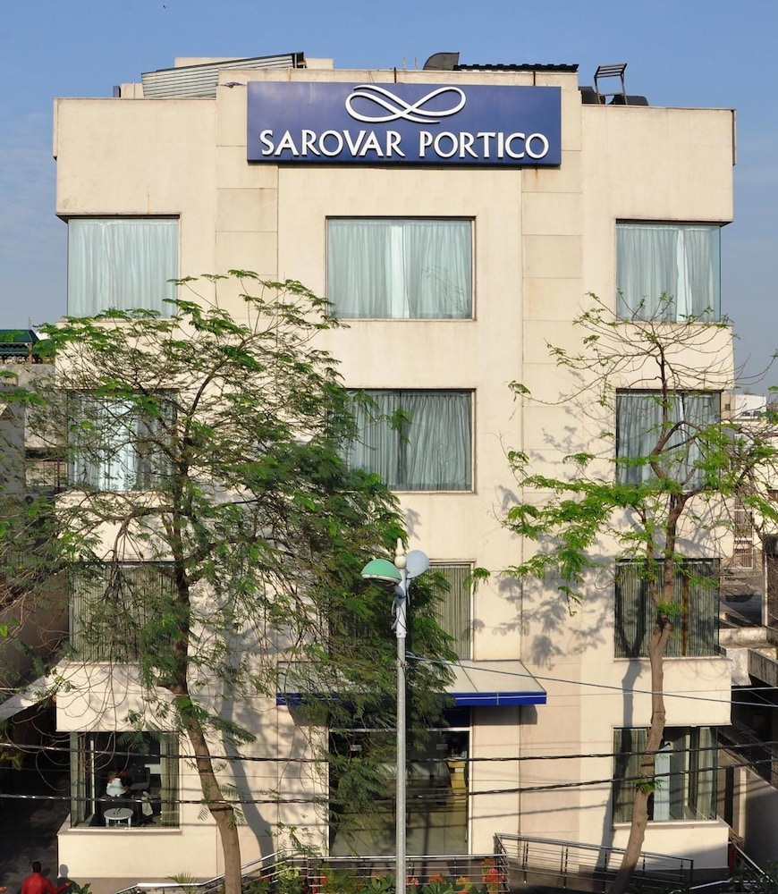 萨罗巴纳雷纳门廊酒店(Sarovar Portico Naraina) 图片1