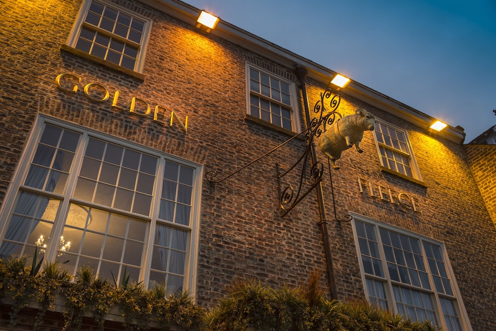 The Golden Fleece Hotel 1/50