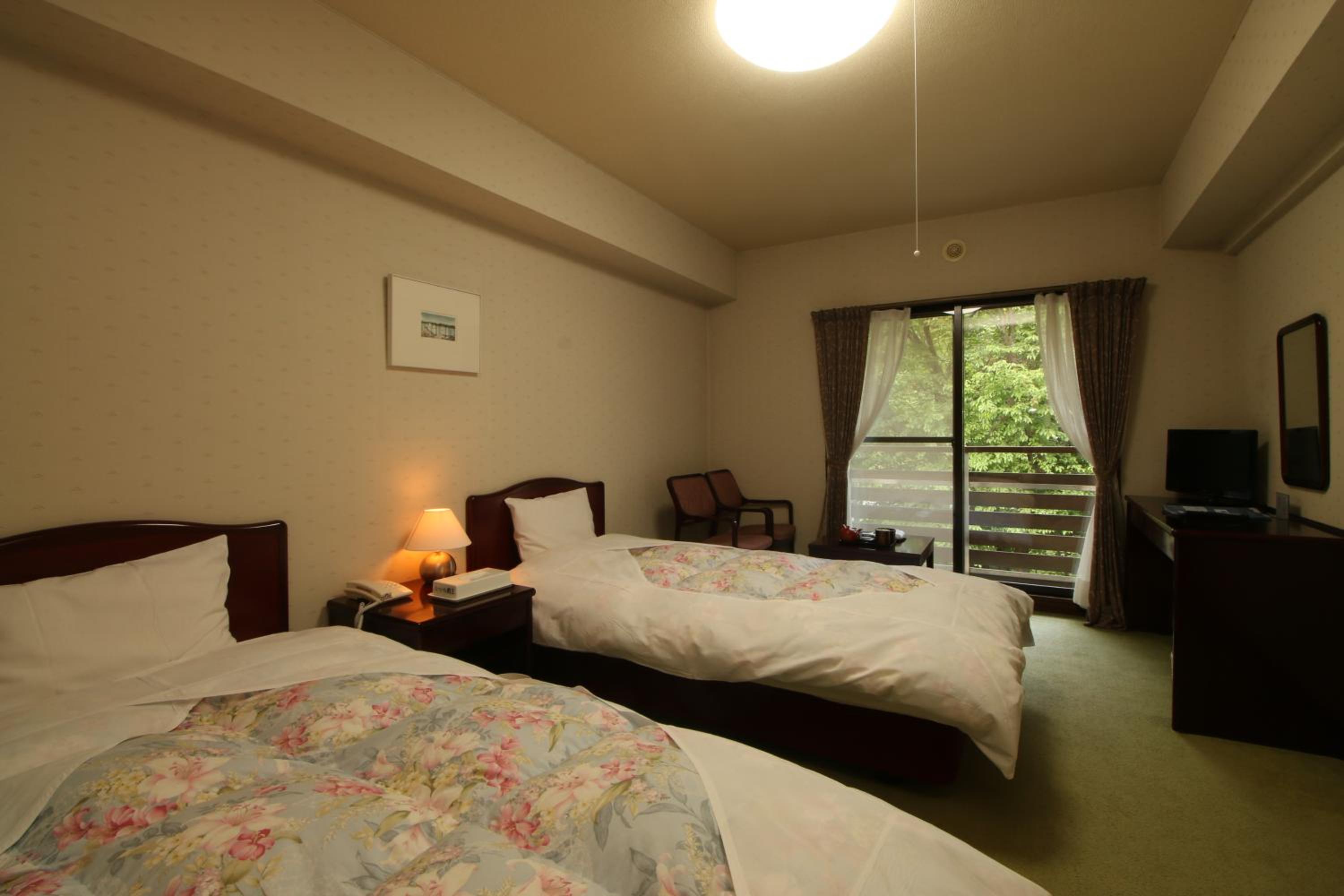 ROOM, TWIN BEDS