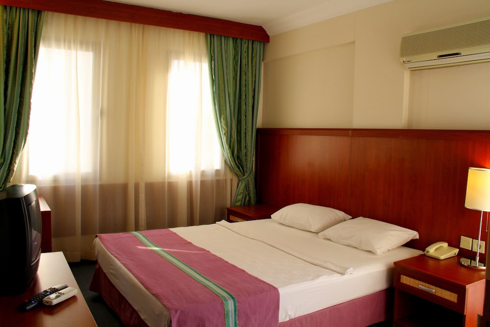 AEGEAN PARK HOTEL 16/40