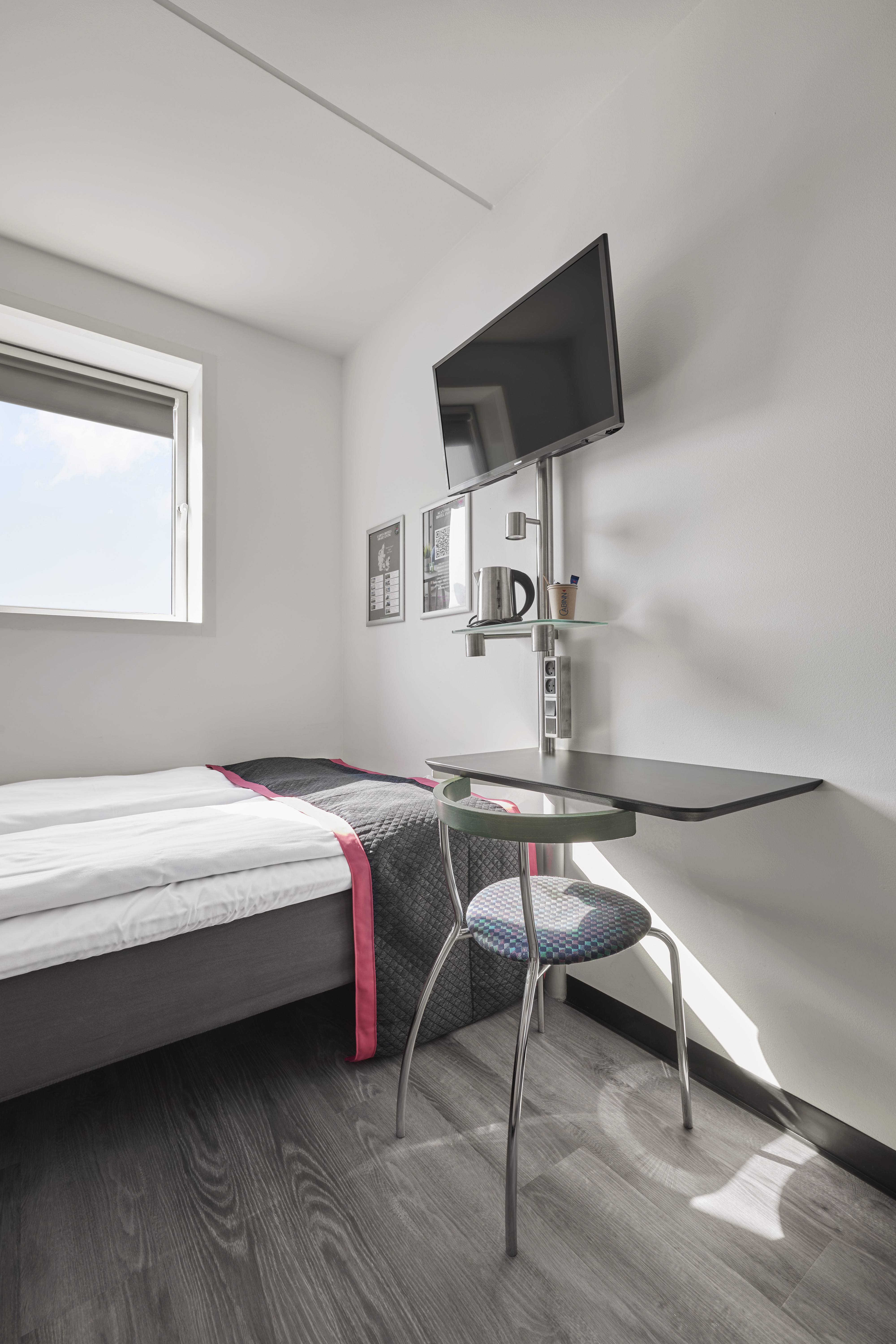 Standard room queen bed