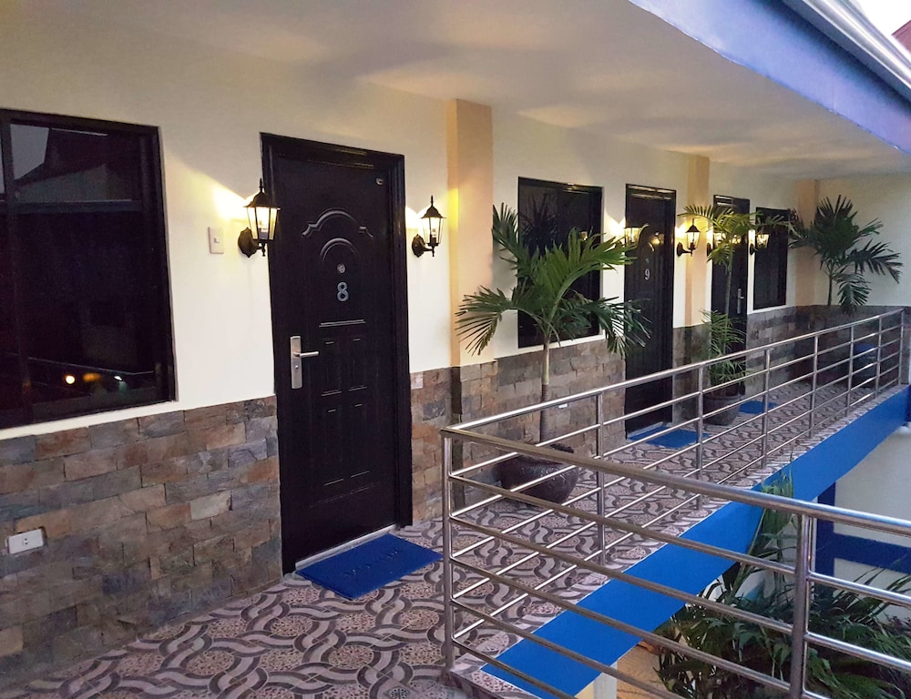 Mango's Beachfront Resort 2/69