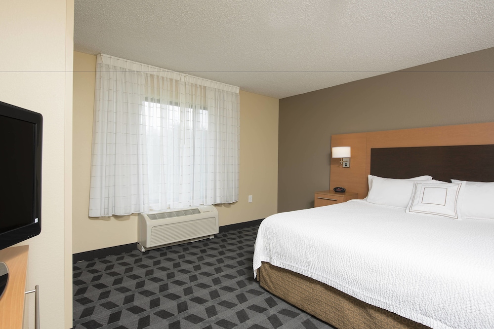 TownePlace Suites by Marriott Kalamazoo 8/24
