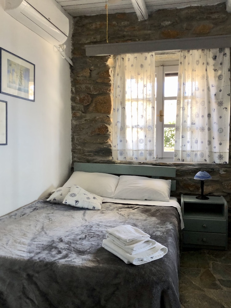 The Traditional Stone Villa 9/50