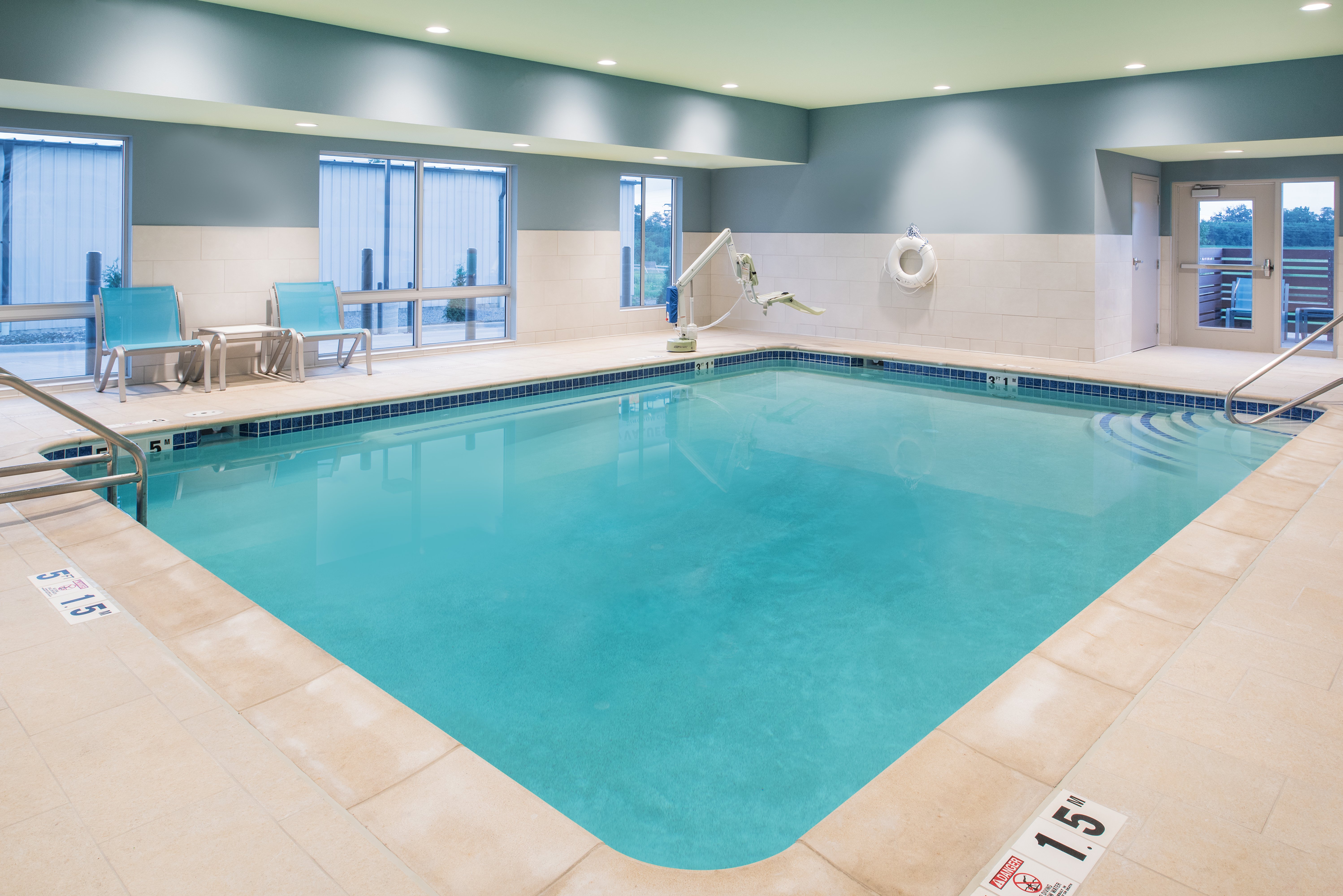 Holiday Inn Express Suites Kingdom City 30/53