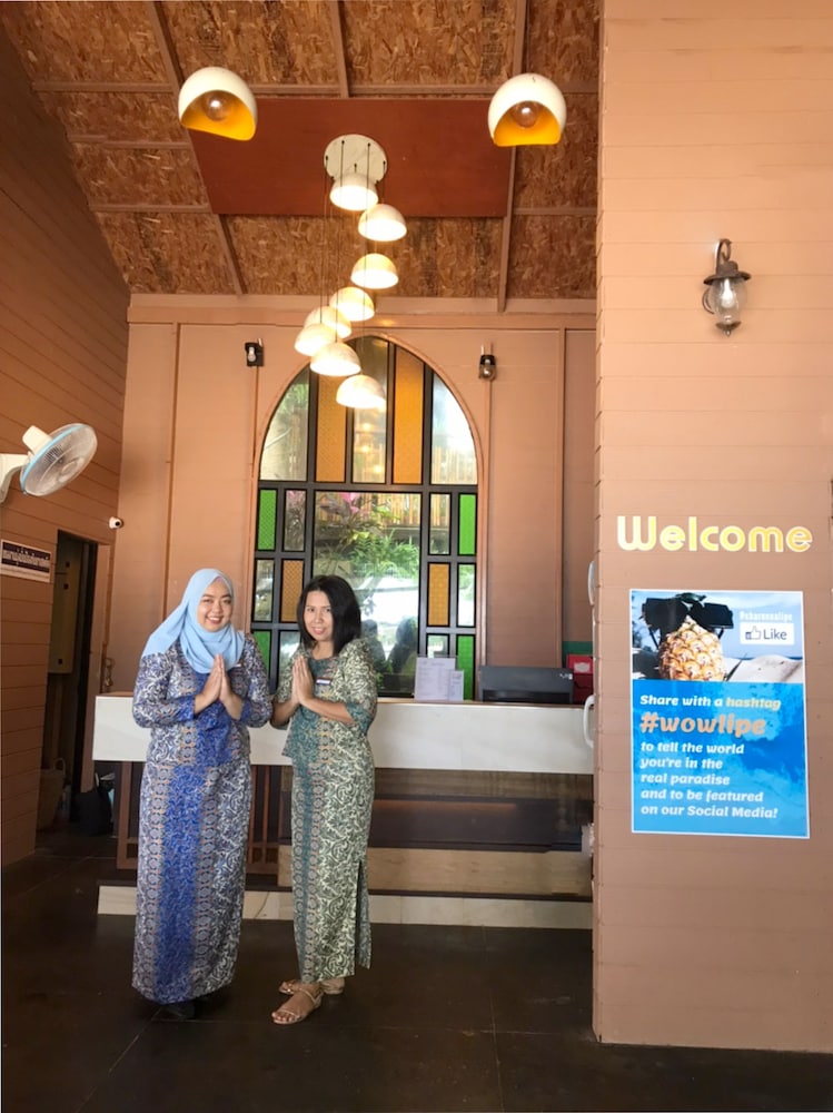 Chareena Hill Beach Resort 8/70
