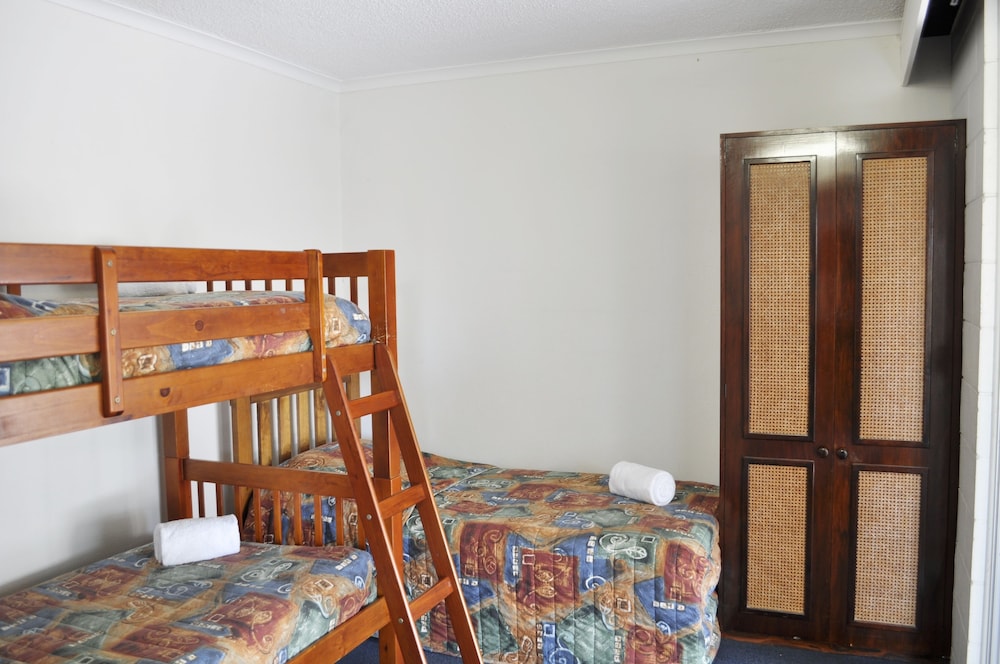 ALEXANDRA PARK MOTOR INN 15/65