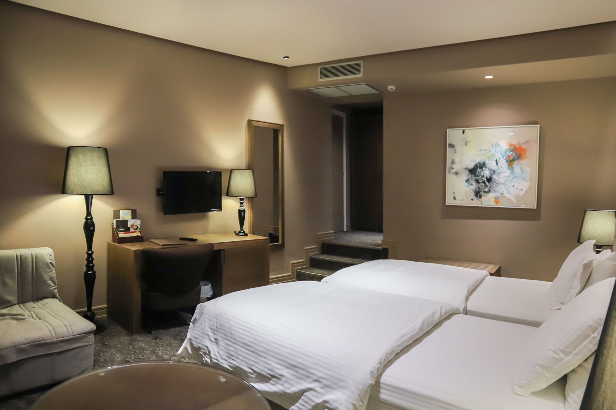 1 BEDROOM, STANDARD, TRIPLE