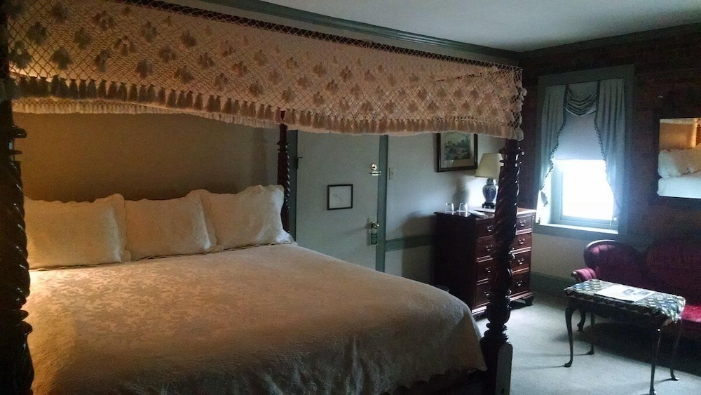 Wayside Inn 29/72